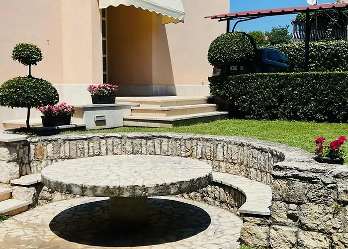 Apartments Monfiorenzo